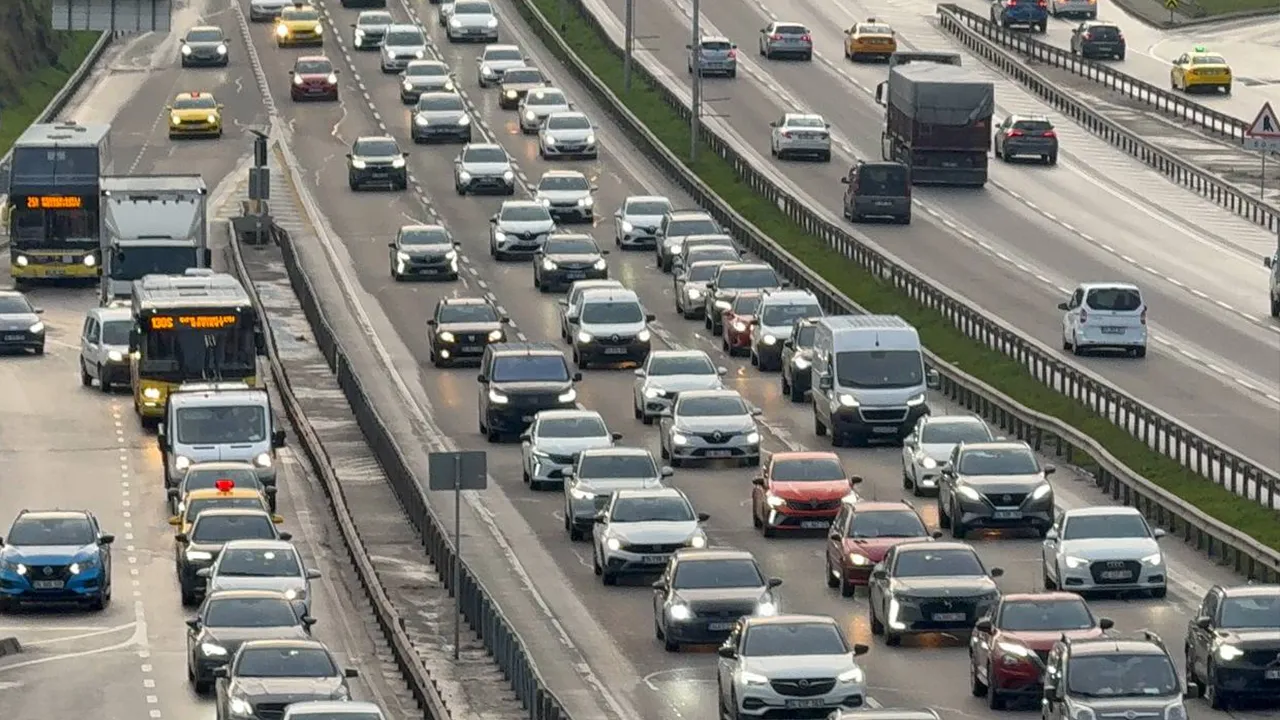 İstanbul’da ‘Pazartesi´ klasiği! Trafik yoğunluğu yüzde 78’e çıktı 