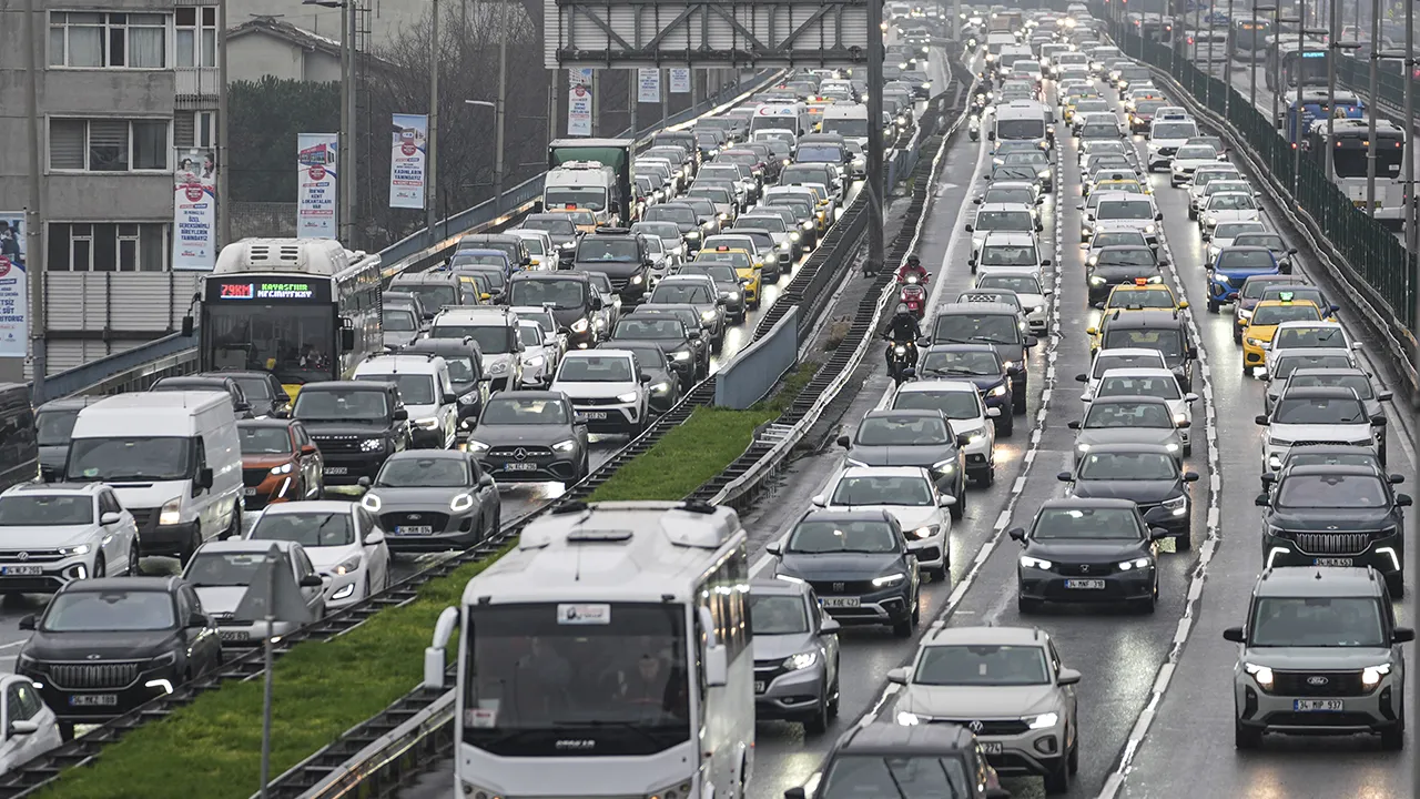 İstanbul’da ‘Pazartesi´ klasiği! Trafik yoğunluğu yüzde 78’e çıktı 
