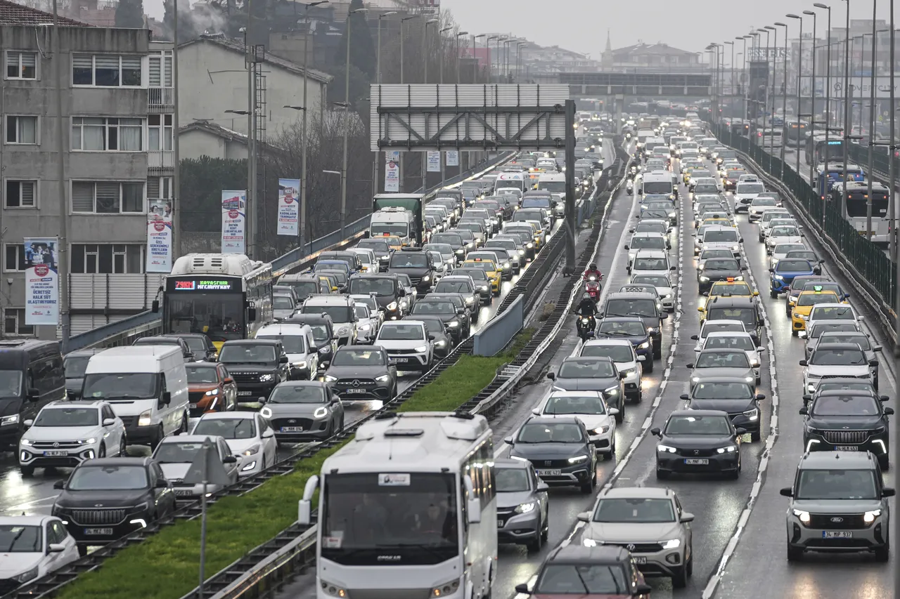 İstanbul’da ‘Pazartesi´ klasiği! Trafik yoğunluğu yüzde 78’e çıktı