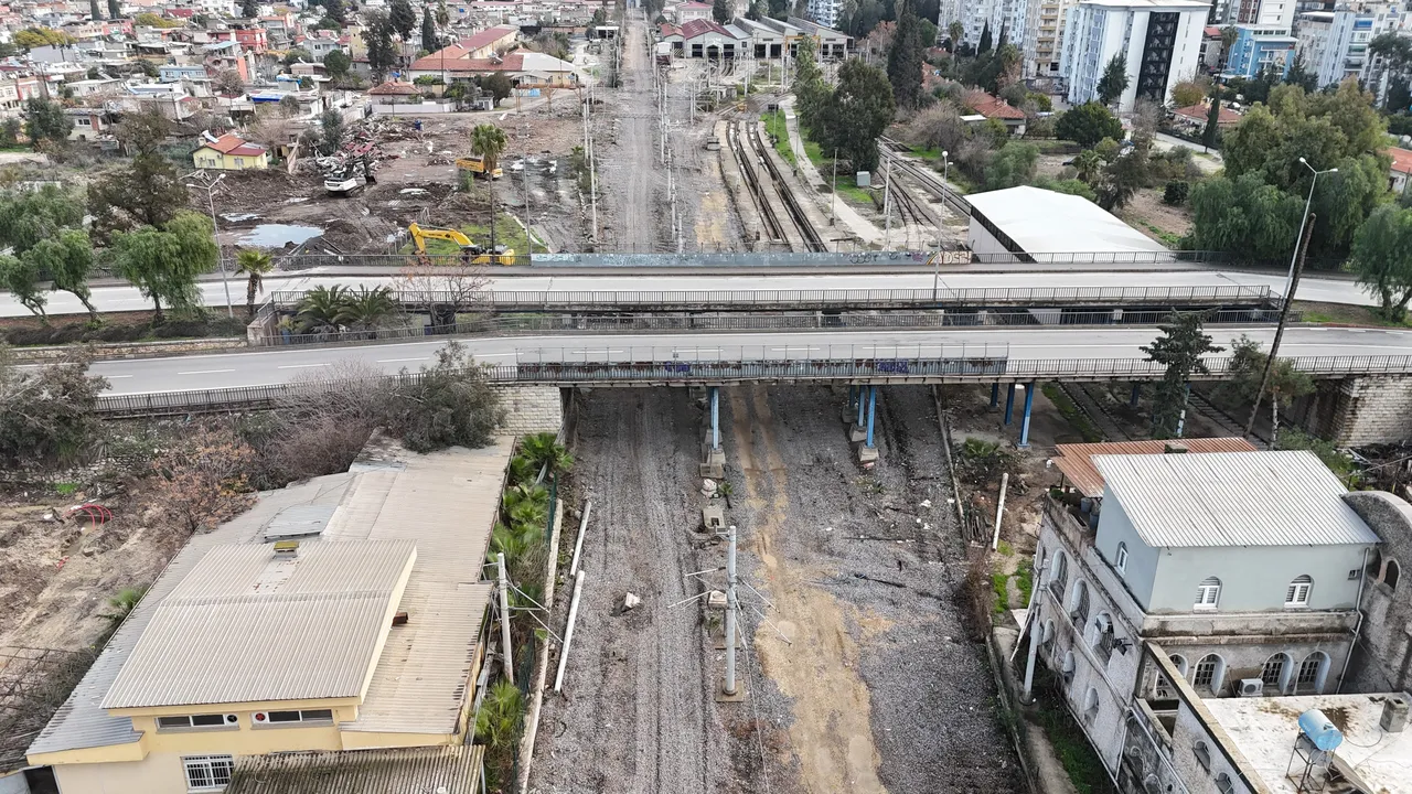 James Bond'un çekildiği köprü yıkılıyor! Adana’da bir devir sona erdi