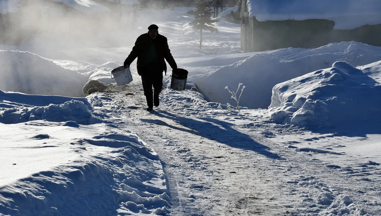 Türkiye yeniden soğuyor! Meteoroloji uyardı: 23 ilde sağanak, 5 ilde kar yolda