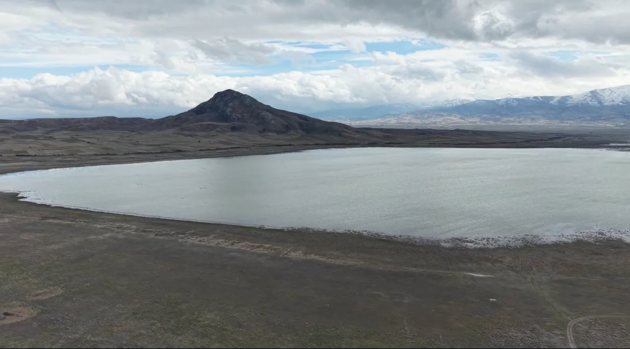 4 yıl sonra gelen can suyu: Kuruyan Karataş Gölü yeniden su tutmaya başladı