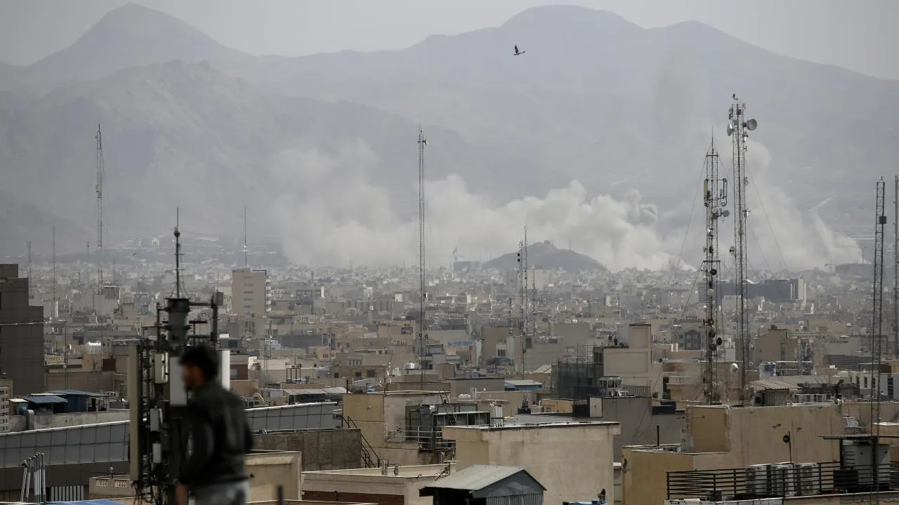 ABD-İsrail vuruyor, İran karşılık veriyor! İşte savaş hattından tüm gelişmeler