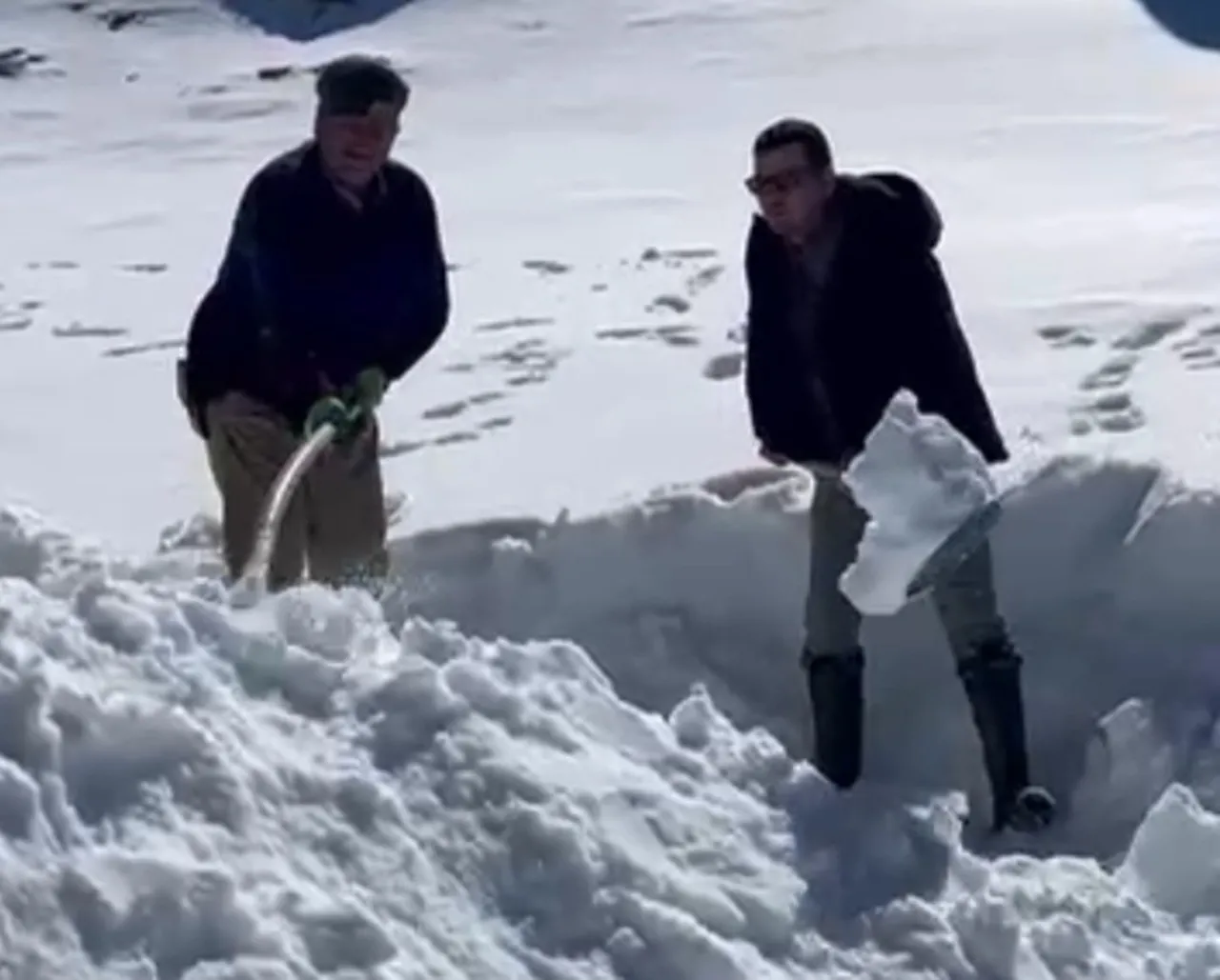 Dağlardan toplayıp toprağın altına gömüyorlar! Yazın serinleten lezzete dönüşüyor