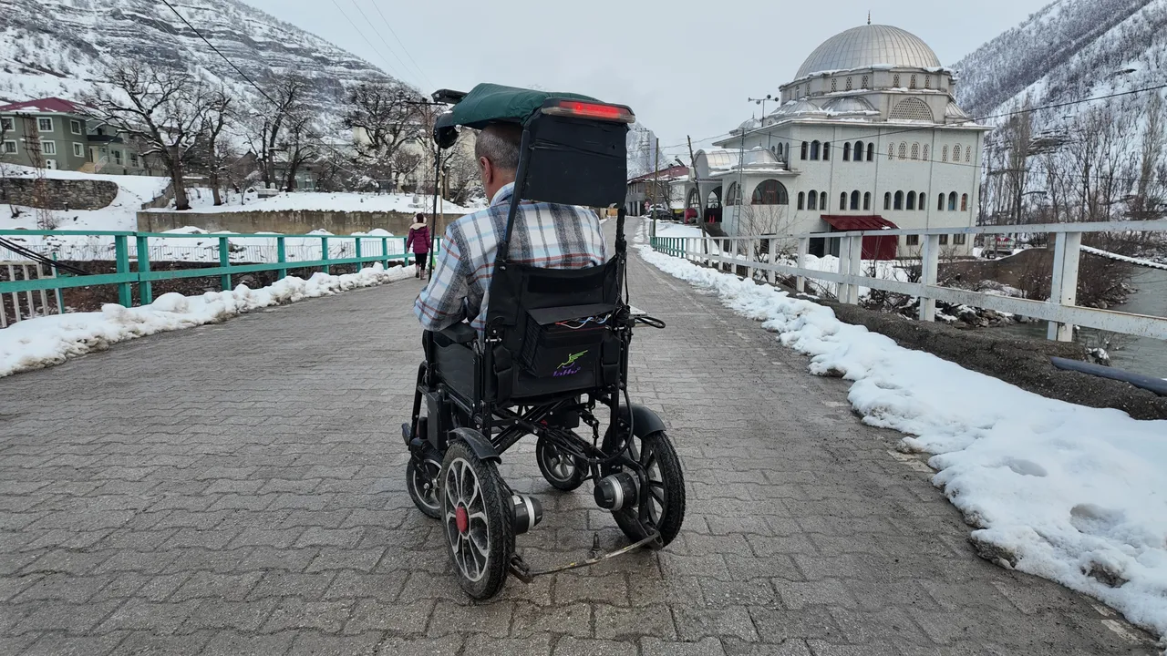 Engelli oğlunu mutlu etmek için yaptı! Bir babanın fedakarlığı