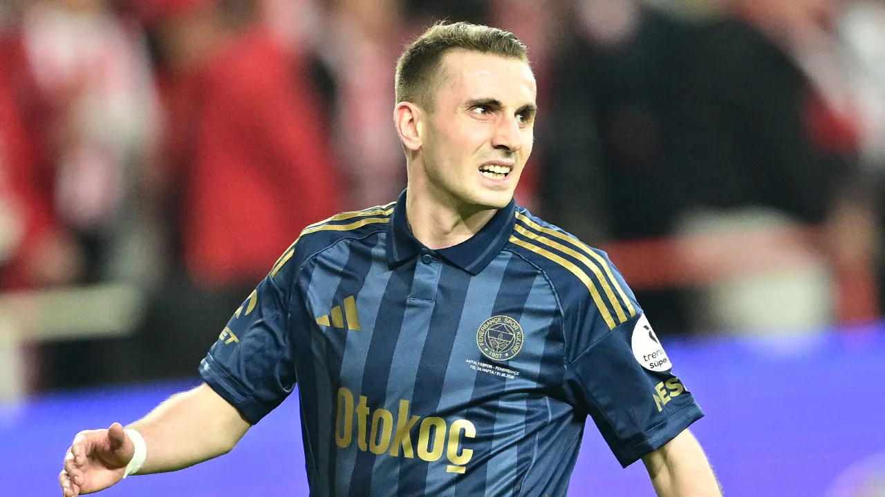 Fenerbahçe, Antalya'da geri dönüşü tamamlayamadı: Zirvede fark 4'e çıktı