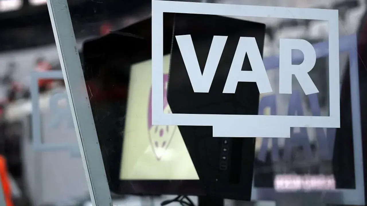 Fenerbahçe-Antalyaspor maçının VAR ve AVAR hakemleri belli oldu