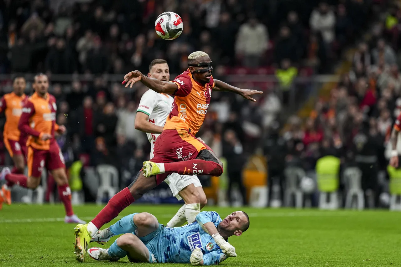 Galatasaray-Alanyaspor maçının tartışmalı hakem kararları: İzahı yok, her yerde kırmızı kart