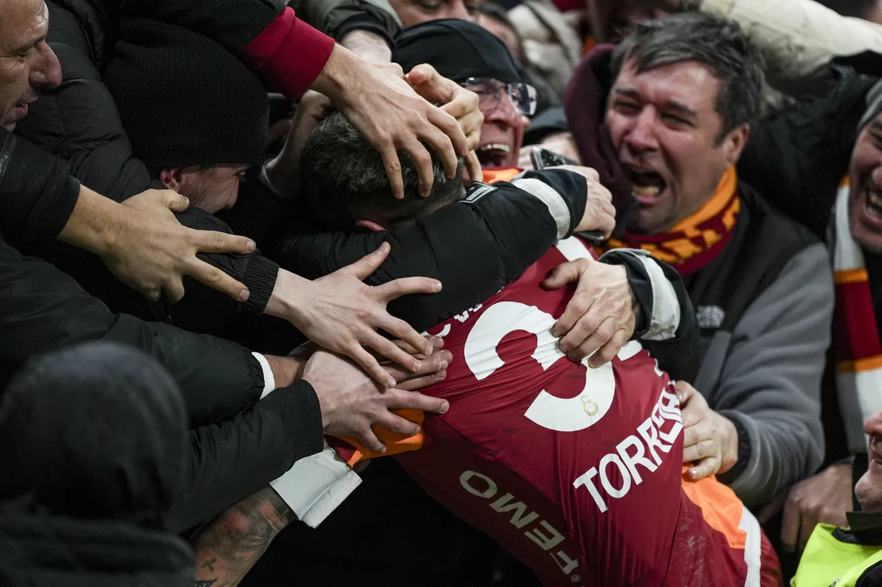 Galatasaray-Alanyaspor maçının tartışmalı hakem kararları: İzahı yok, her yerde kırmızı kart