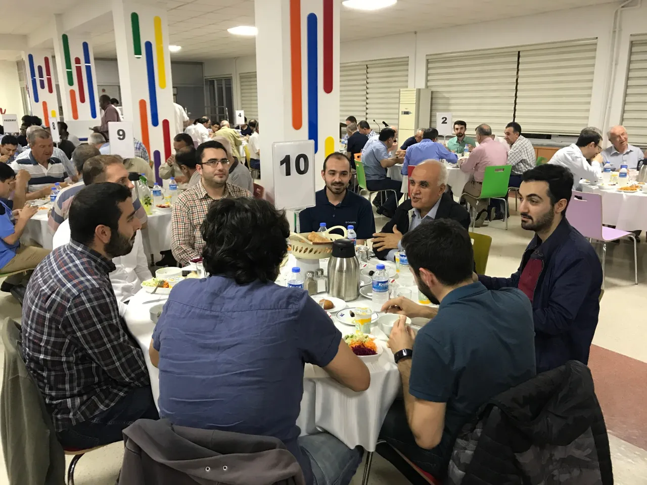İhlas Vakfı iftar yemeğinde Hakikat Kitabevi Müdürü Osman Karabıyık ile