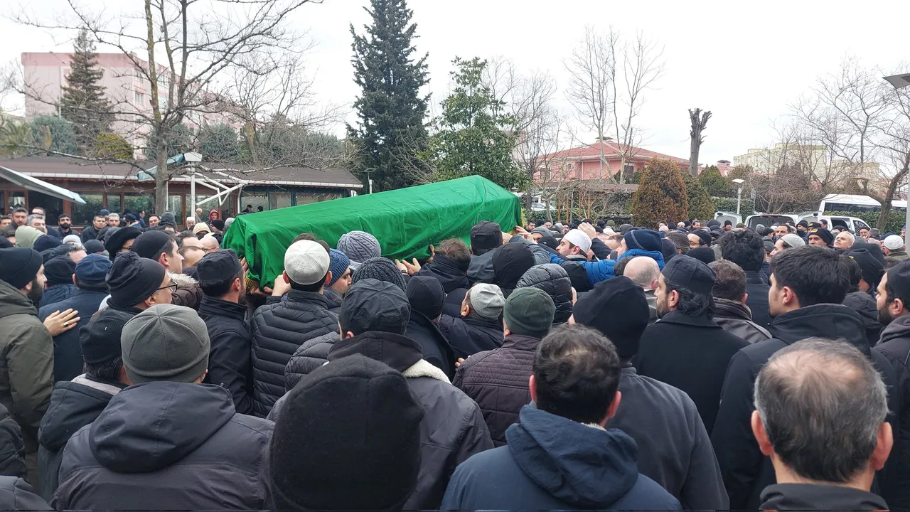 Cenazesi sevenleriyle doldu taştı