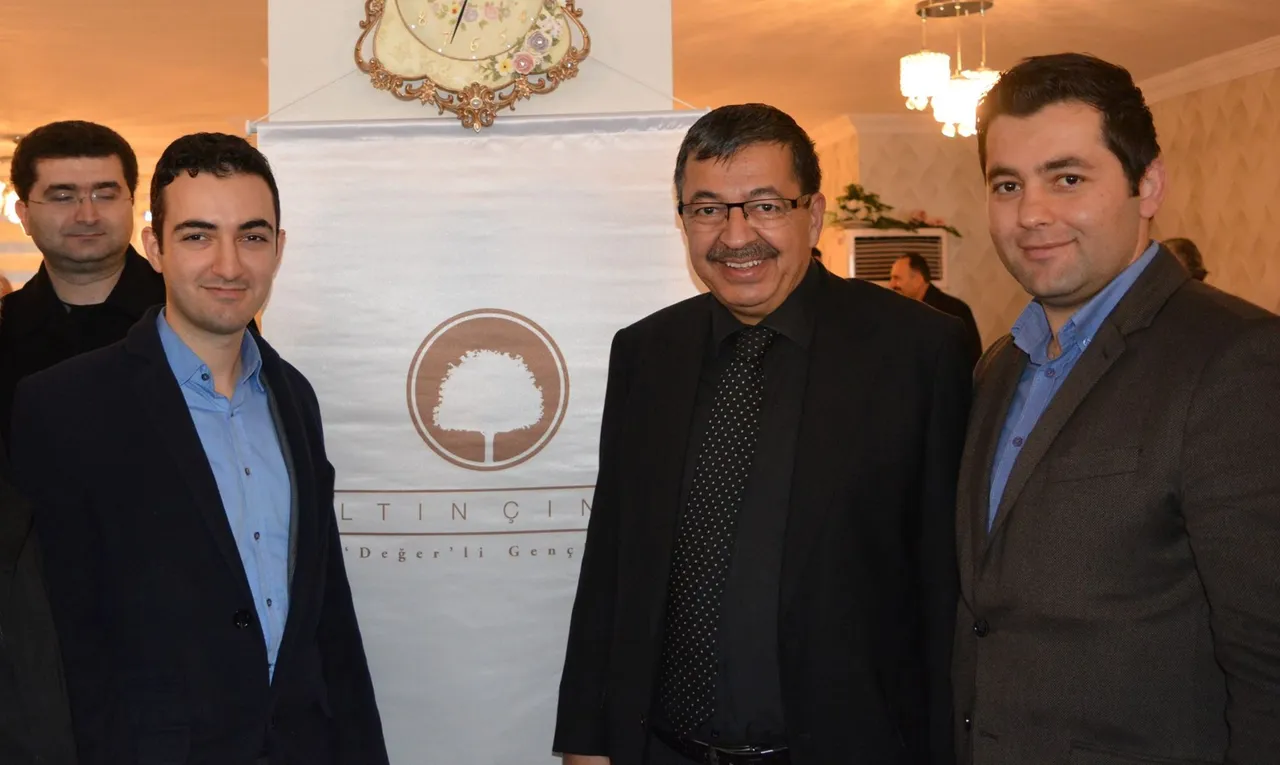 Altın Çınar'ın düzenlediği bir kültür faaliyetinden - Hayati İnanç ile birlikte