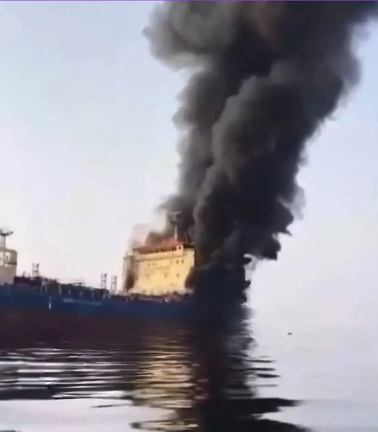 Hürmüz Boğazı’nda ilk saldırı! İran petrol tankerini vurdu, alevler gökyüzüne yükseldi