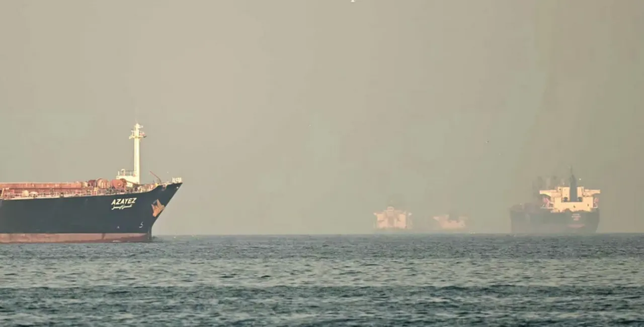 Hürmüz’de iki gemi vuruldu: Petrol fiyatları fırladı