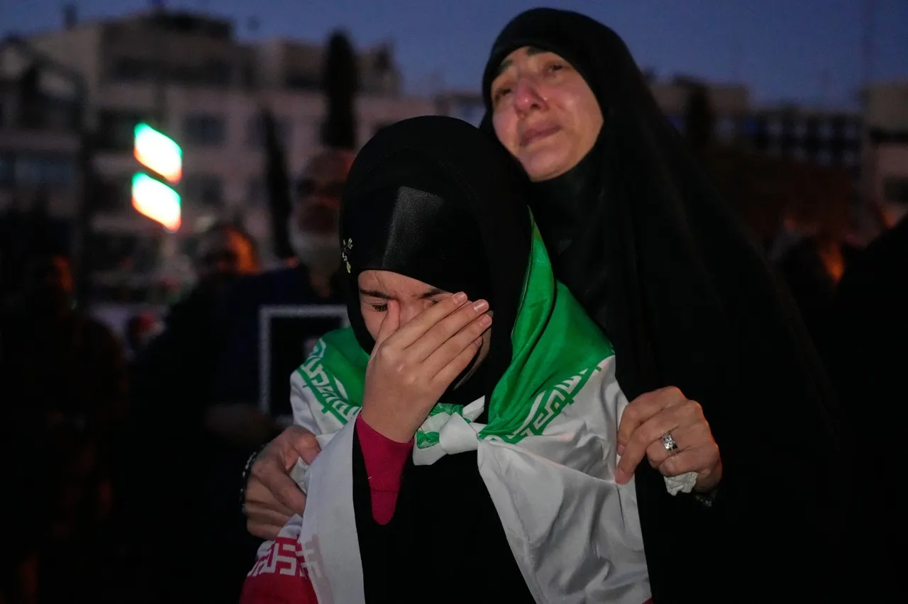 İran'da Hamaney'in ölüm haberi sonrası meydanlar doldu!