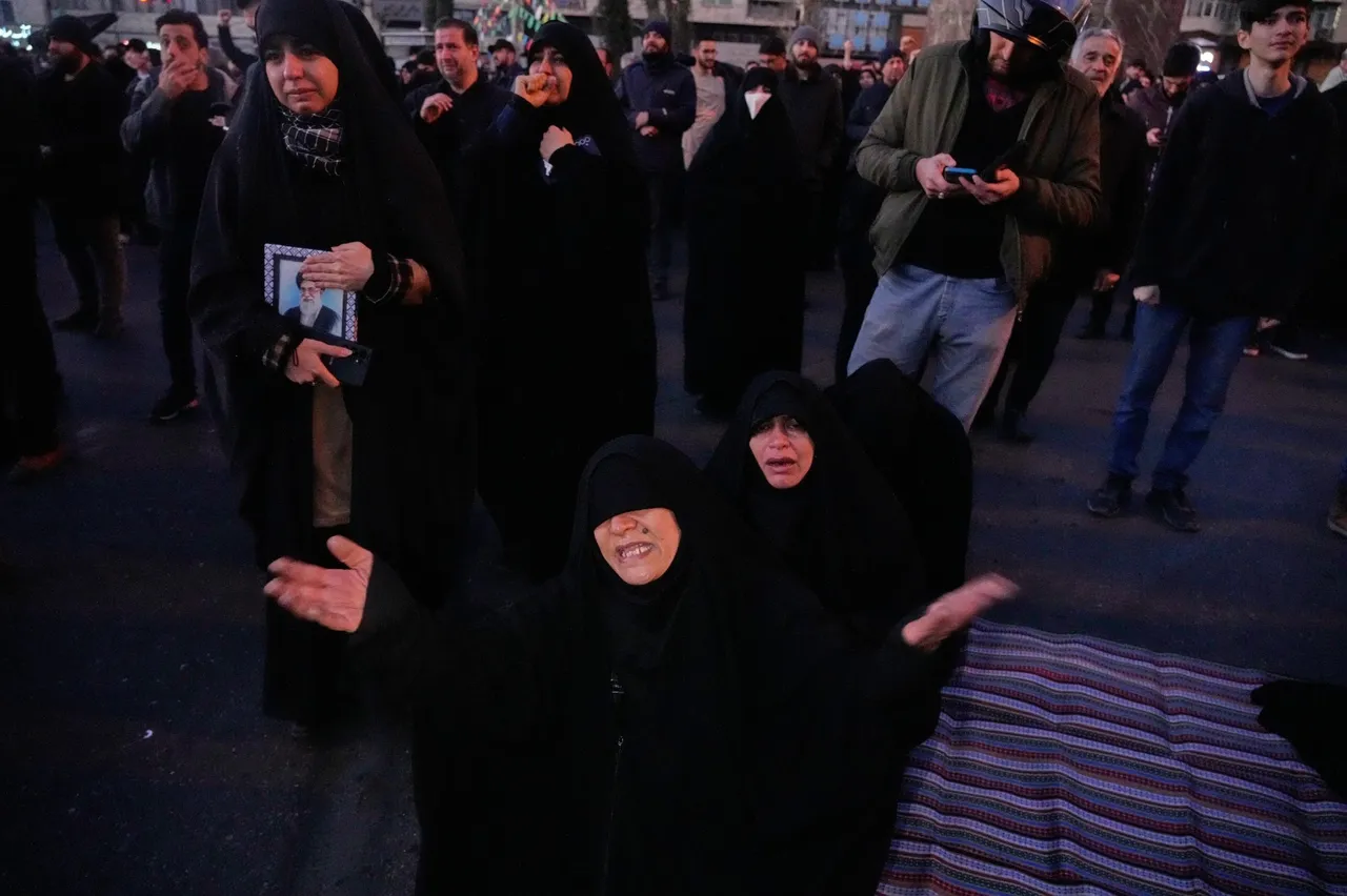 İran'da Hamaney'in ölüm haberi sonrası meydanlar doldu!