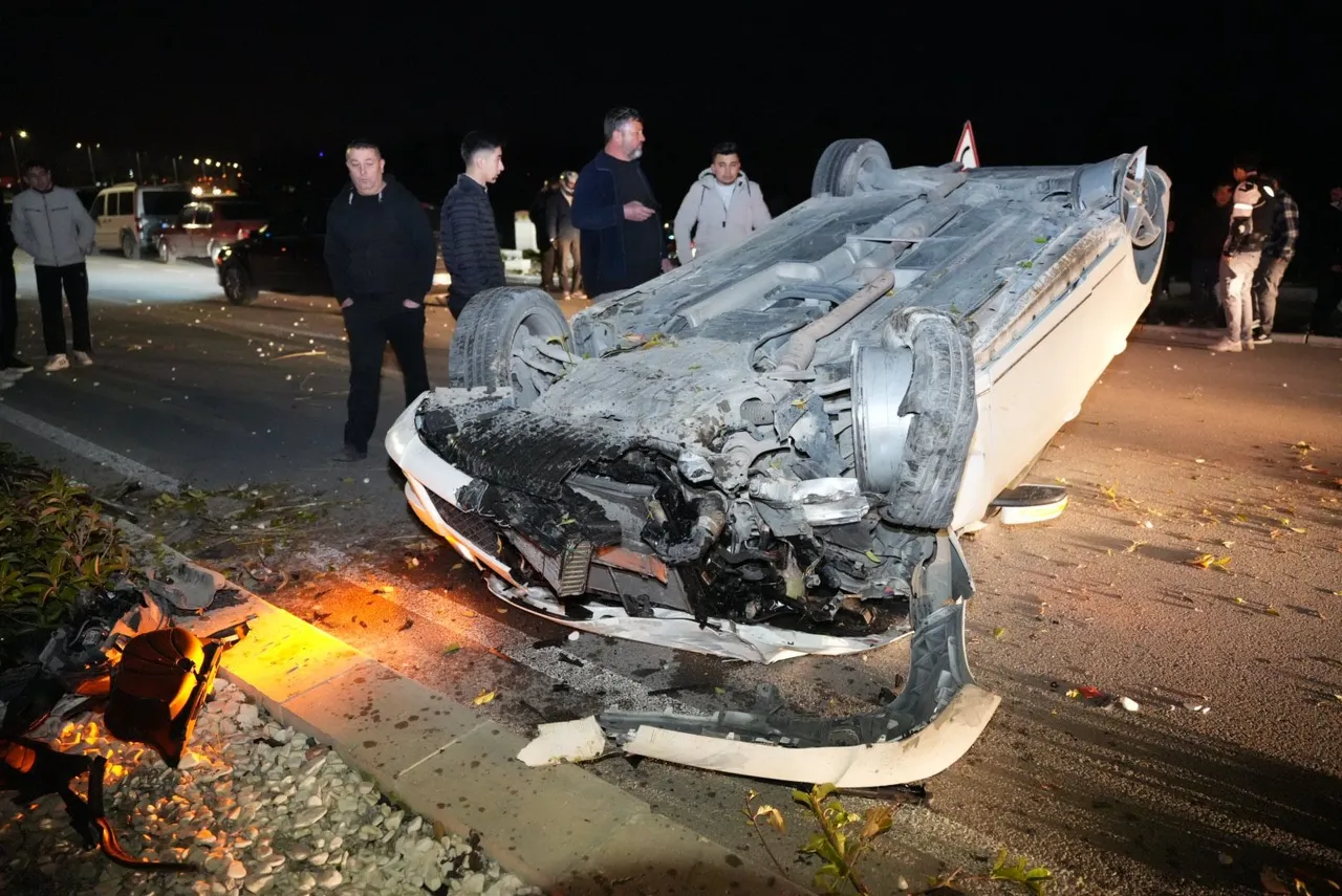 Lüks araçların yarışı dehşetle bitti! Önce ağaca çarptı sonra takla attı