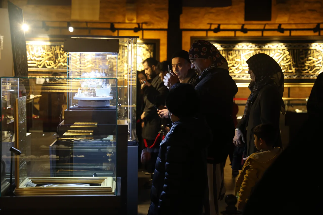 Mukaddes Emanetler sergisi Tantavide kapılarını açtı