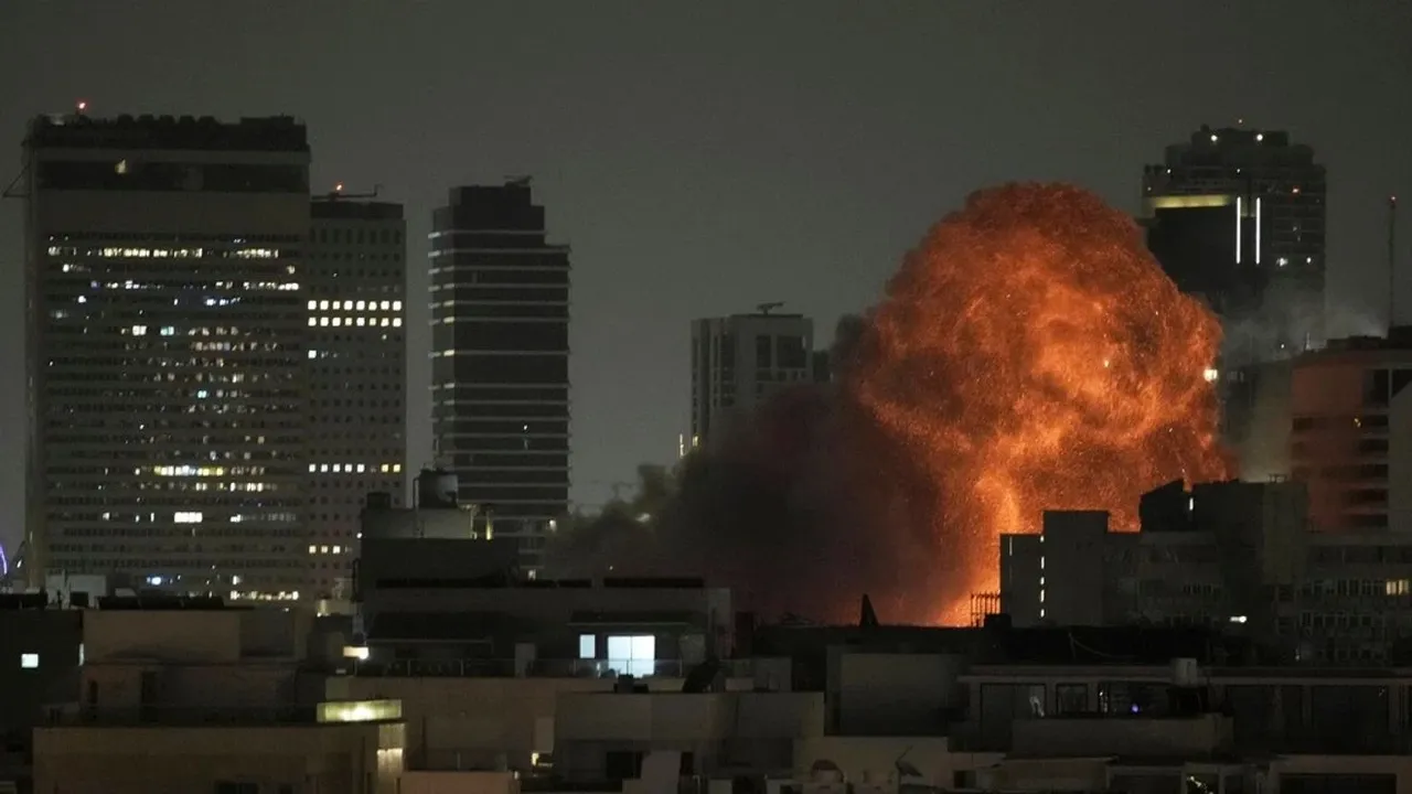 Savaşın ortasında Trump'tan sürpriz açıklama! "Saldırılar 4 hafta sürebilir"