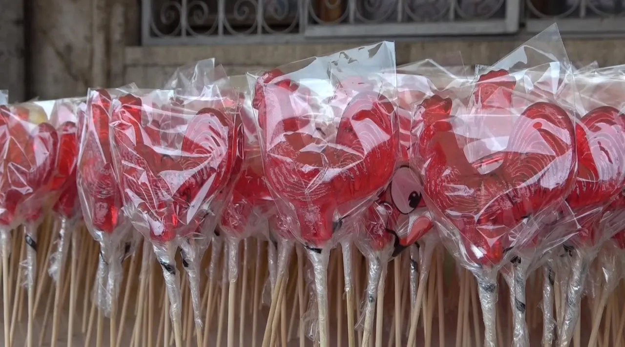 Sivas’ın asırlık Ramazan geleneği horoz şekerleri tezgahlarda