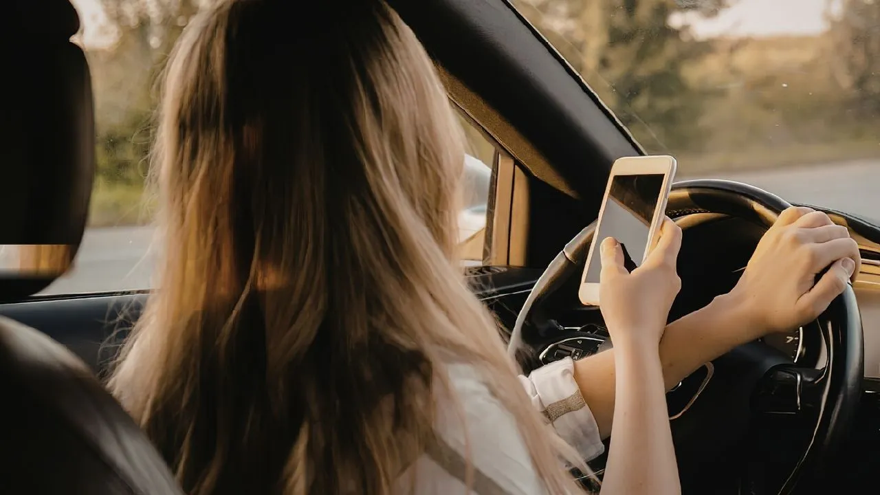 2026 yılı trafik cezaları: İşte araçta direksiyon başında telefon kullanmanın cezası
