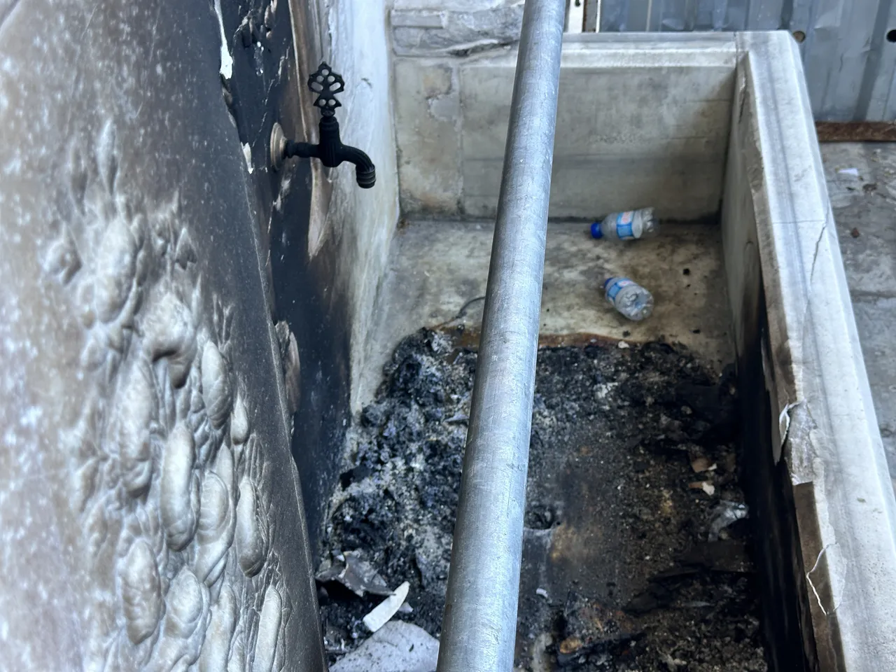 300 yıllık tarihi çeşme ateşe verilmişti! Temizlik çalışmaları başladı