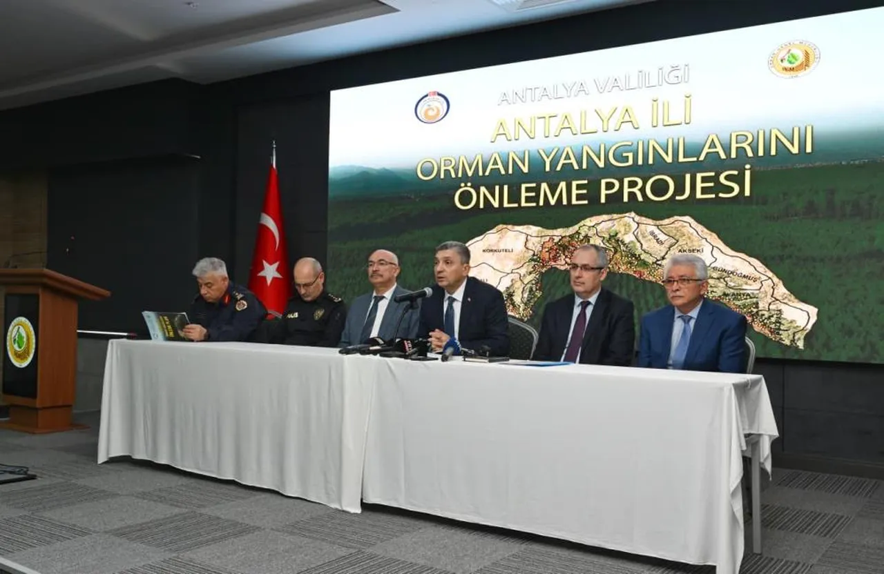 Antalya'da orman yangınlarına karşı "acil kod" planı devreye giriyor! İmam, öğretmen ve muhtarlar sisteme dahil edildi