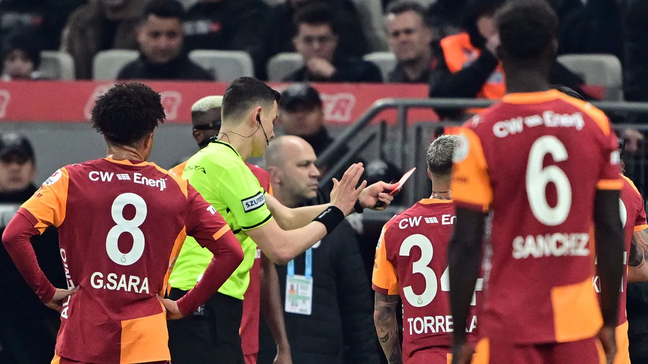Beşiktaş - Galatasaray derbisinin VAR kayıtları açıklandı: Çok açık kırmızı