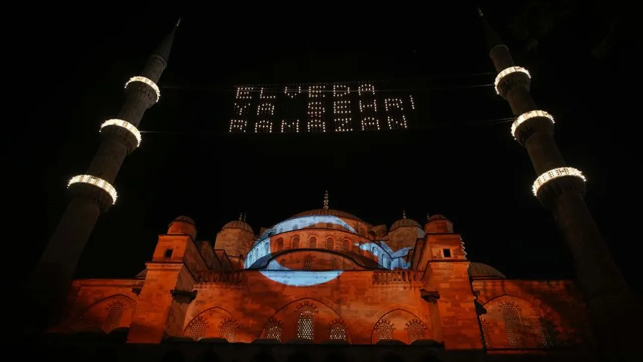 Bin aydan hayırlı gece yaklaşıyor! Kadir Gecesi ne zaman, ayın kaçında?