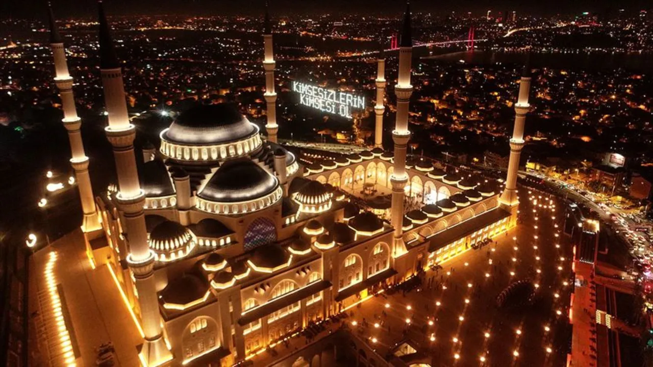 Bin aydan hayırlı gece yaklaşıyor! Kadir Gecesi ne zaman, ayın kaçında?