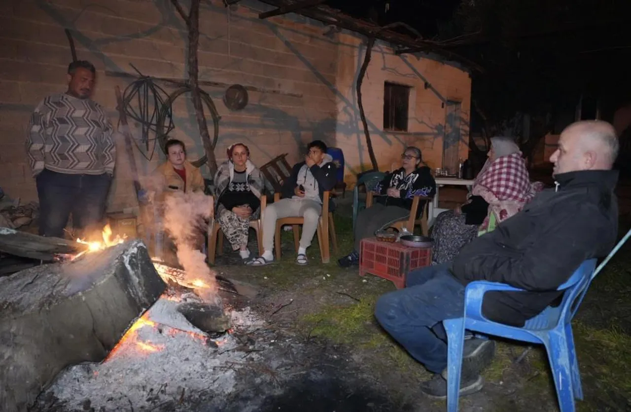 Denizli'de artçı depremler peş peşe geldi! İnsanlar sokaklarda sabahladı
