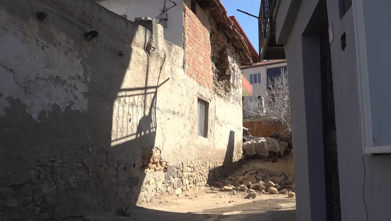 Deprem kümesindeki 6 il! Denizli’deki 5.1’lik sarsıntı sonrası ‘Daha da büyüyecek’ diyerek uyardı