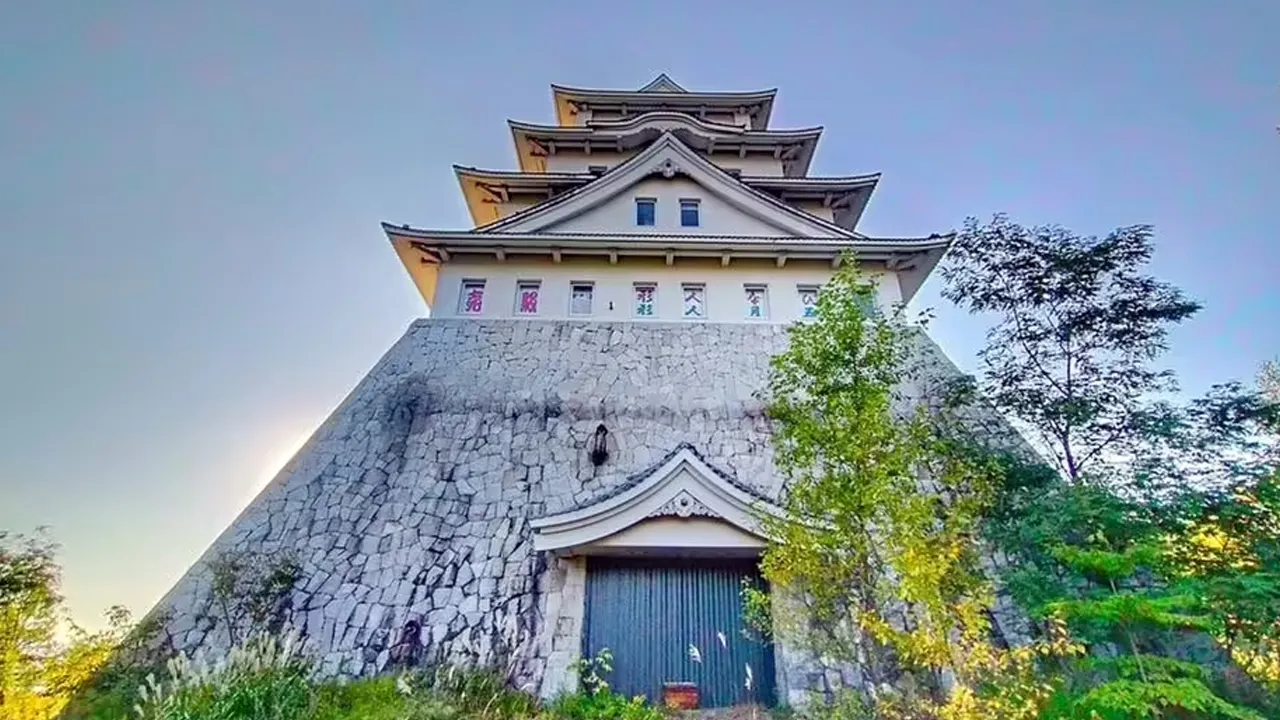 Japonyadaki 6 katlı kale, İstanbulda 1+1 fiyatına satılıyor