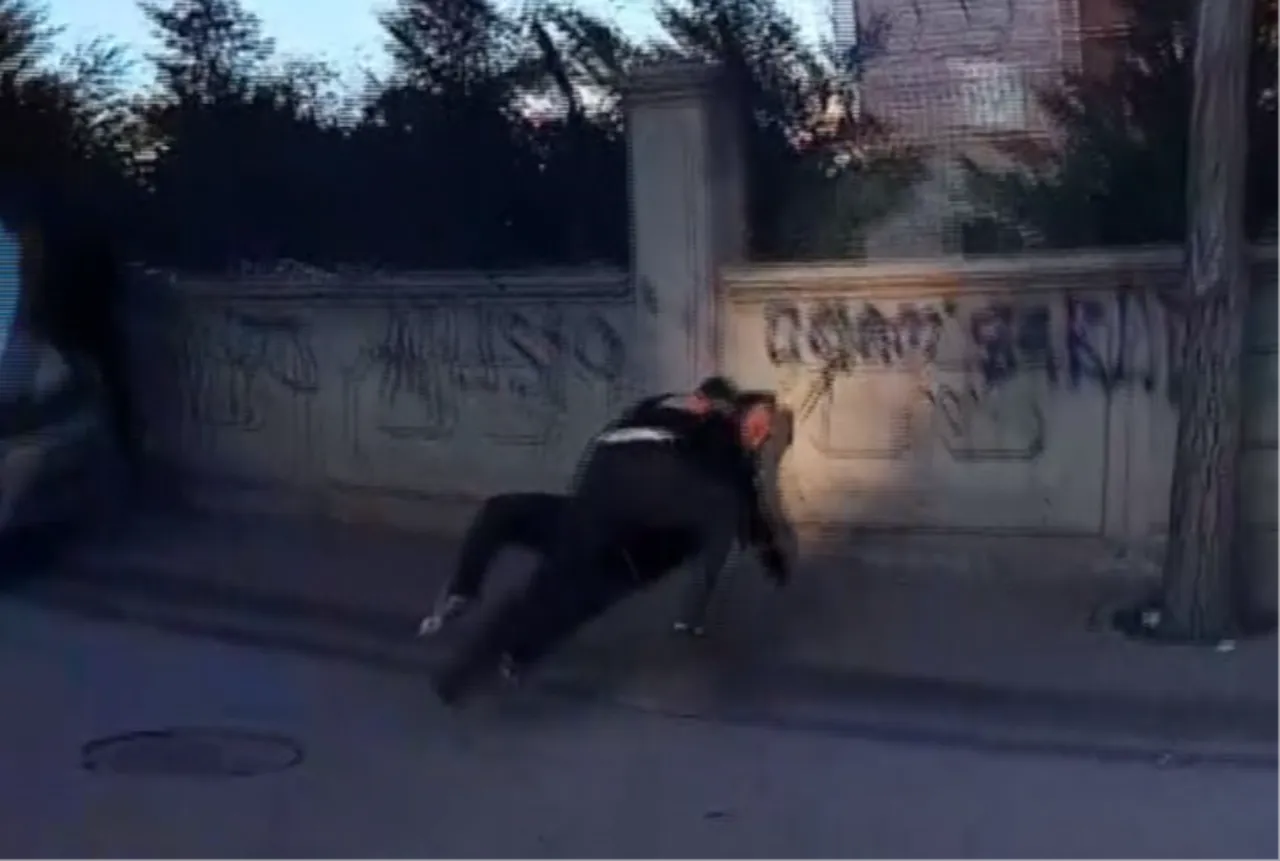 Konya'da trafik kavgası kamerada! Aracıyla duvara toslayıp kavgaya devam etti