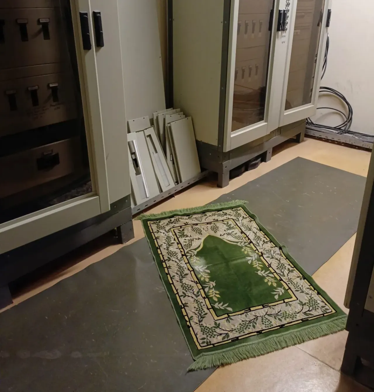 Müslüman öğrencilere baskı iddiası! Sosyal medya ayağa kalktı, Yeditepe Üniversitesinden açıklama var