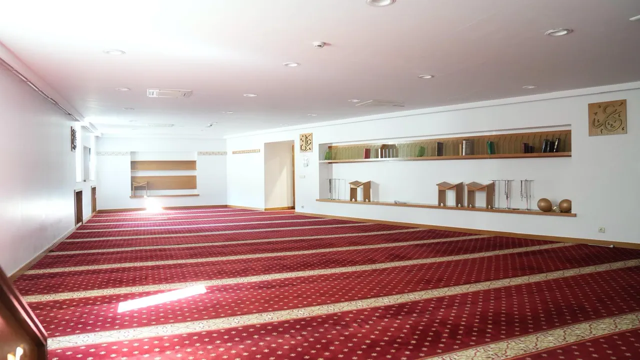 Müslüman öğrencilere baskı iddiası! Sosyal medya ayağa kalktı, Yeditepe Üniversitesi'nden açıklama var