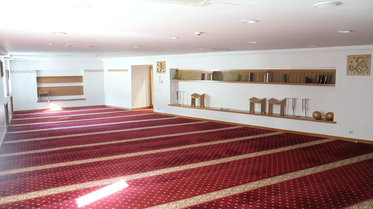 Müslüman öğrencilere baskı iddiası! Sosyal medya ayağa kalktı, Yeditepe Üniversitesi'nden açıklama var