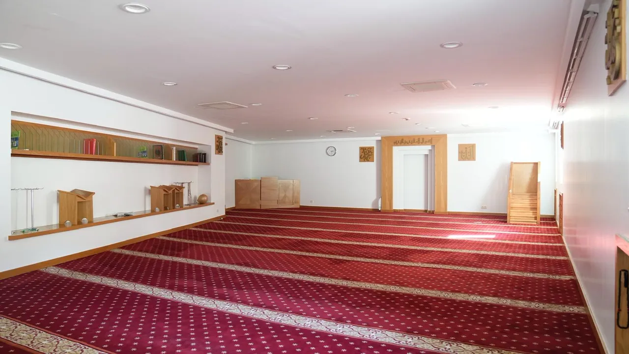 Müslüman öğrencilere baskı iddiası! Sosyal medya ayağa kalktı, Yeditepe Üniversitesi'nden açıklama var