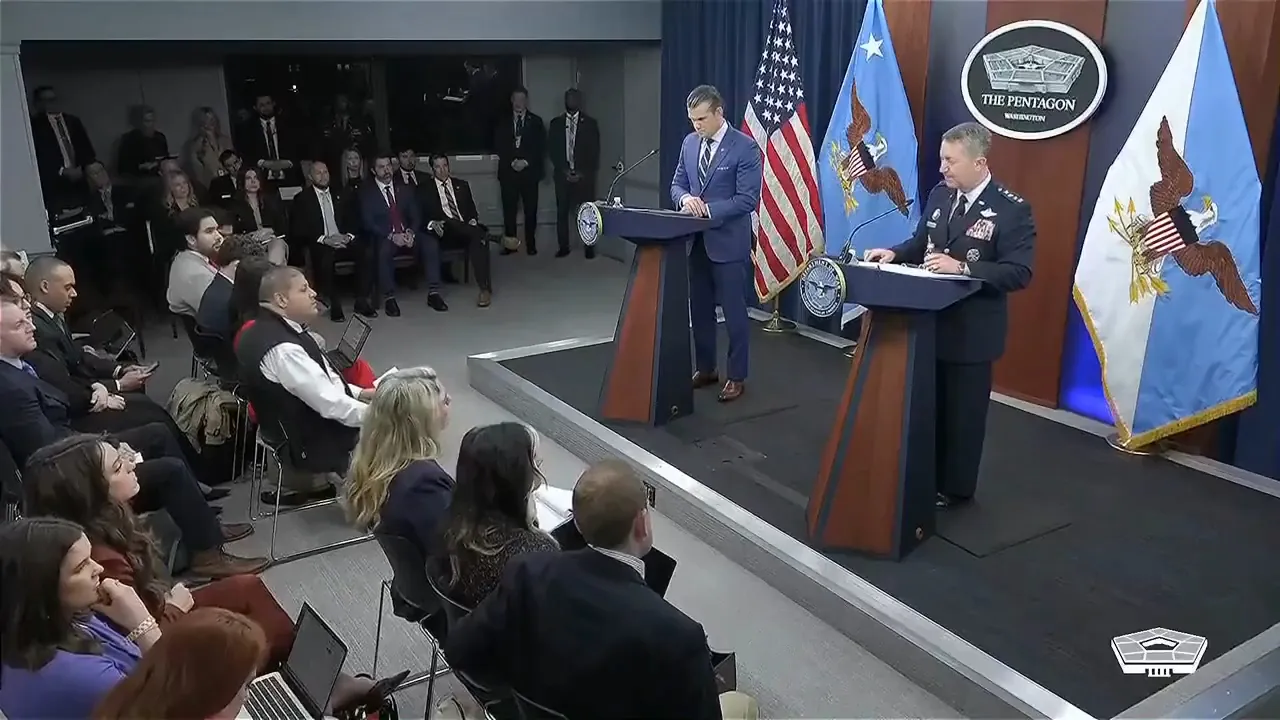 Genelkurmay Başkanı Caine, "5.000'den fazla hedef vuruldu. İran'ın balistik füze saldırıları %90 azaldı. Tek yönlü saldırı dronlarının sayısı %83 azaldı. 50'den fazla İran savaş gemisi imha edildi" dedi