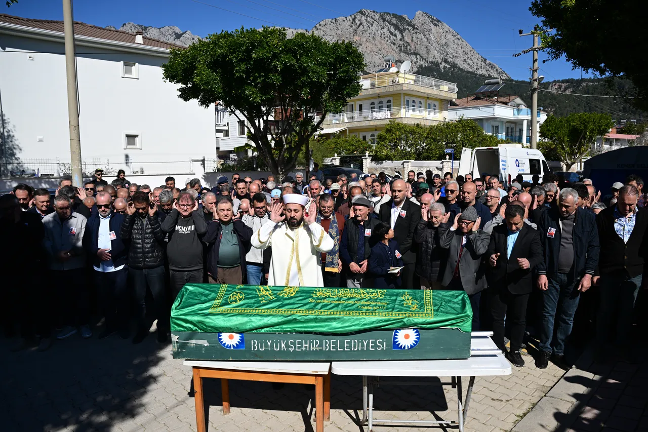 İstanbul Havalimanı'nda geçirdiği kalp krizi sonucu hayatını kaybeden Engin Fırat'a veda