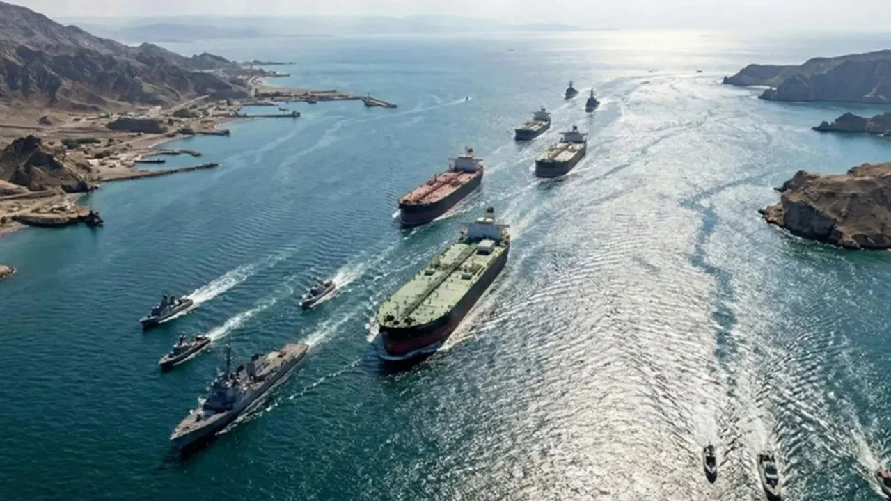 Trump 'Hürmüz açıldı' demişti, İran'dan yalanlama geldi! Görüntü paylaştılar