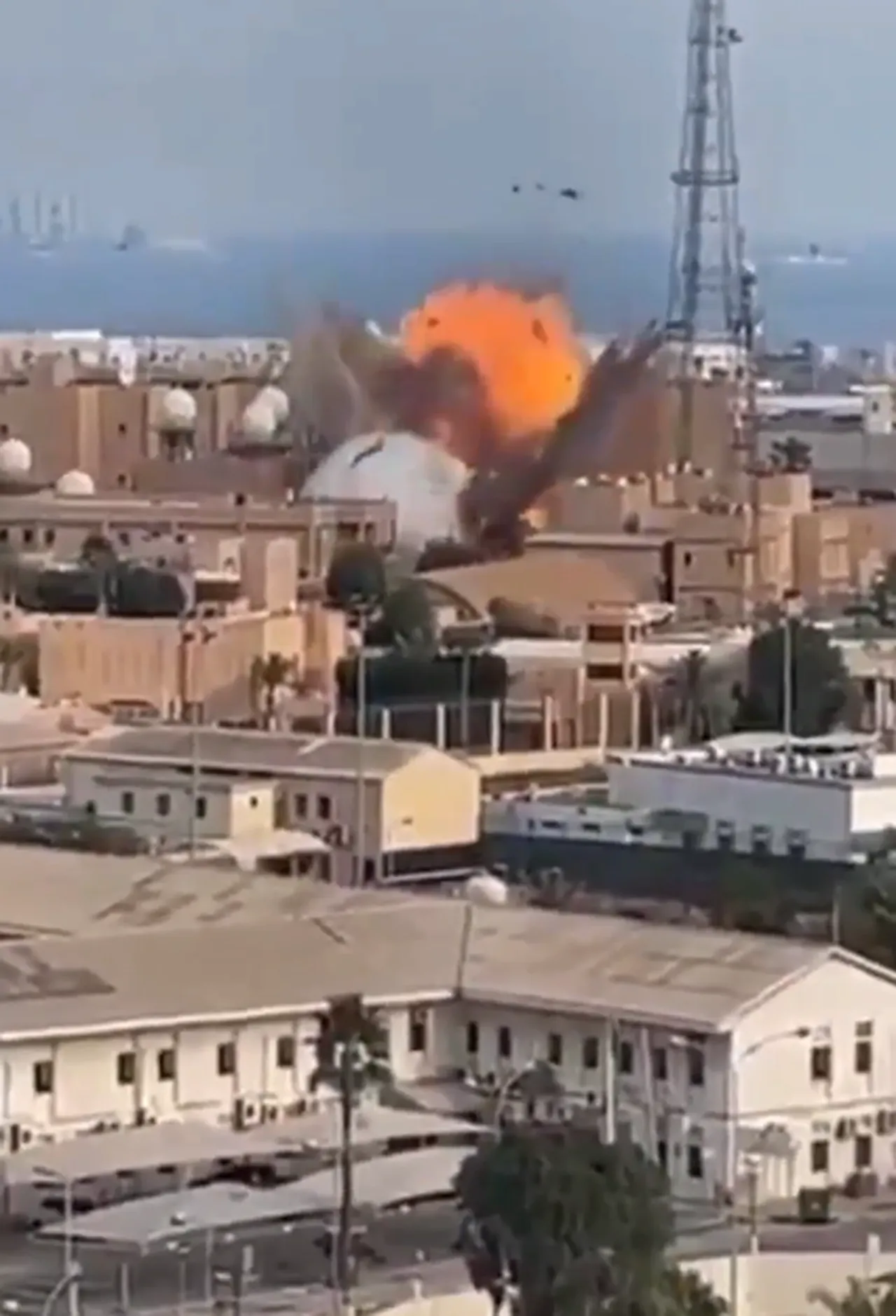 ABD'nin milyar dolarlık THAAD sistemleri çöktü! İran saldırısı uzaydan görüntülendi