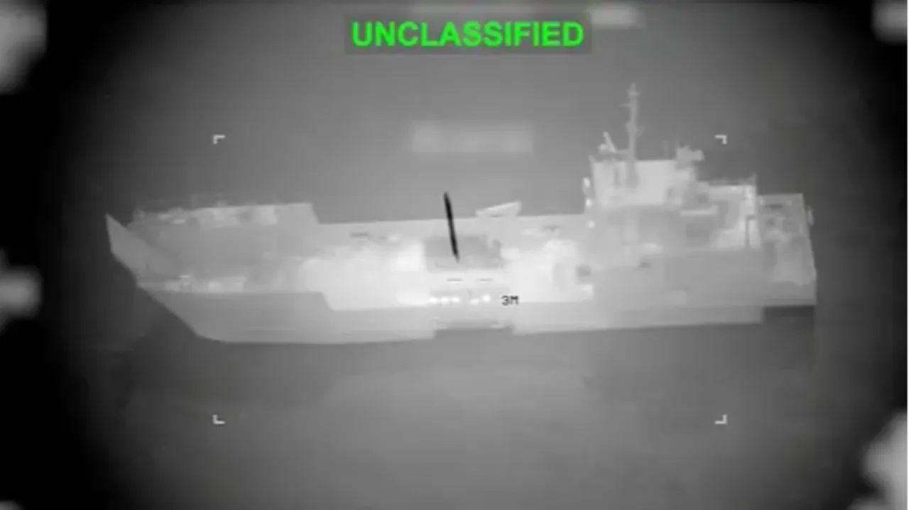 Dünya bu görüntüleri konuşuyor: ABD ordusu Hürmüz’de İran filosunu vurdu!