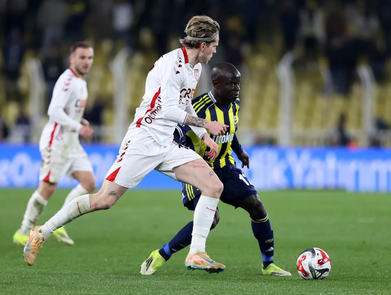 Fenerbahçe, son maçında Samsunspor'u 3-2 mağlup etti.