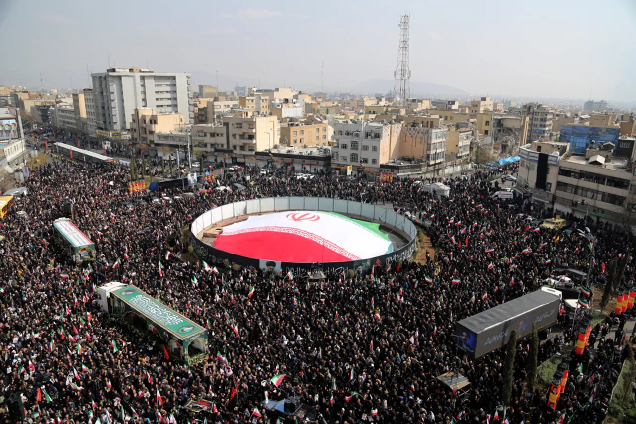 Generaller ve çocuklar yan yana: Tahran’da cenaze törenine on binler katıldı