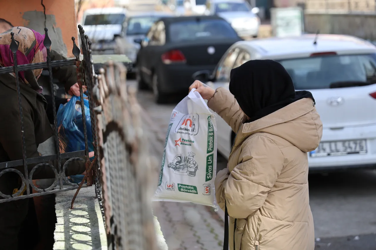 Her şey ücretsiz! Bu bakkalda para değil, sadece dua geçiyor