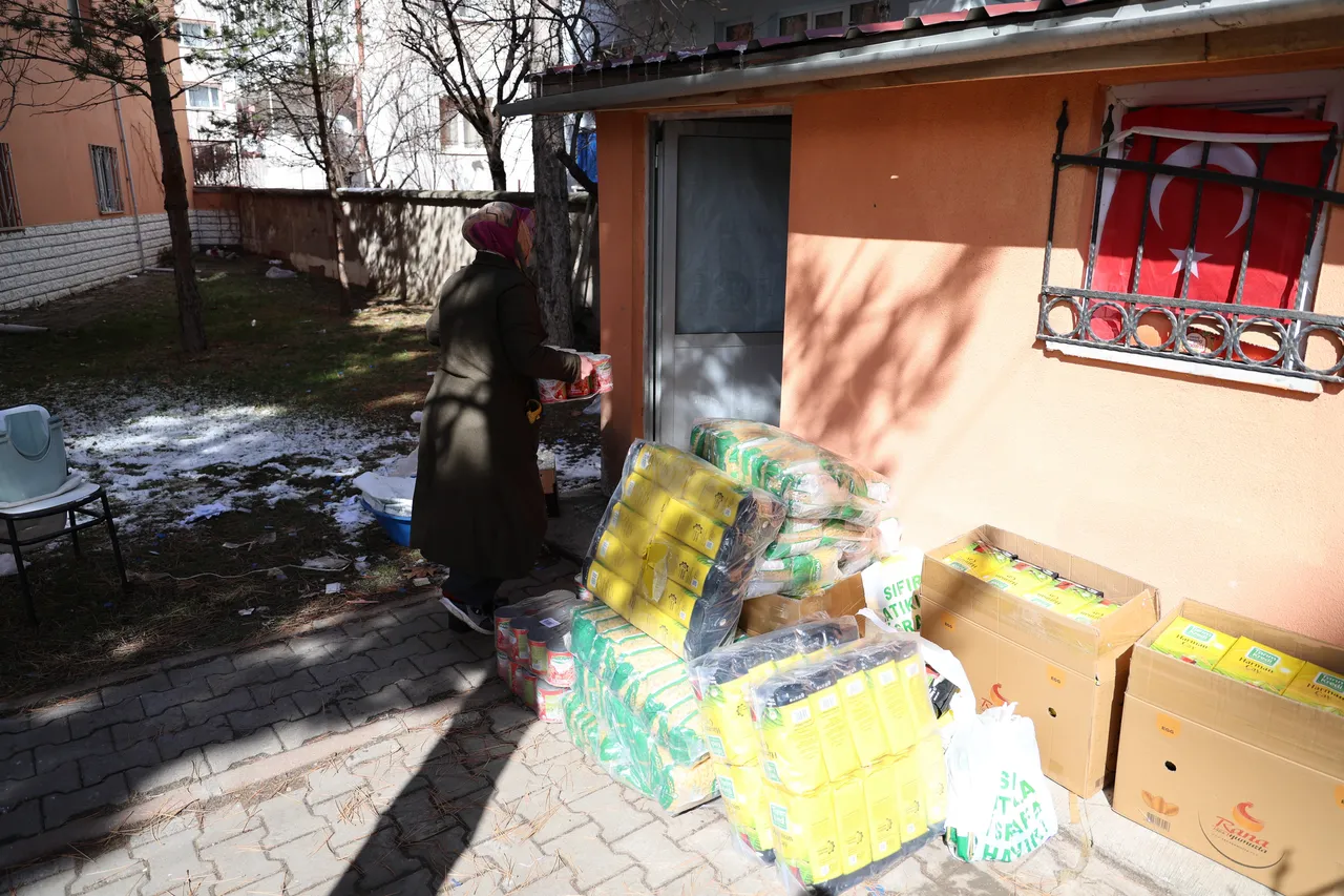 Her şey ücretsiz! Bu bakkalda para değil, sadece dua geçiyor