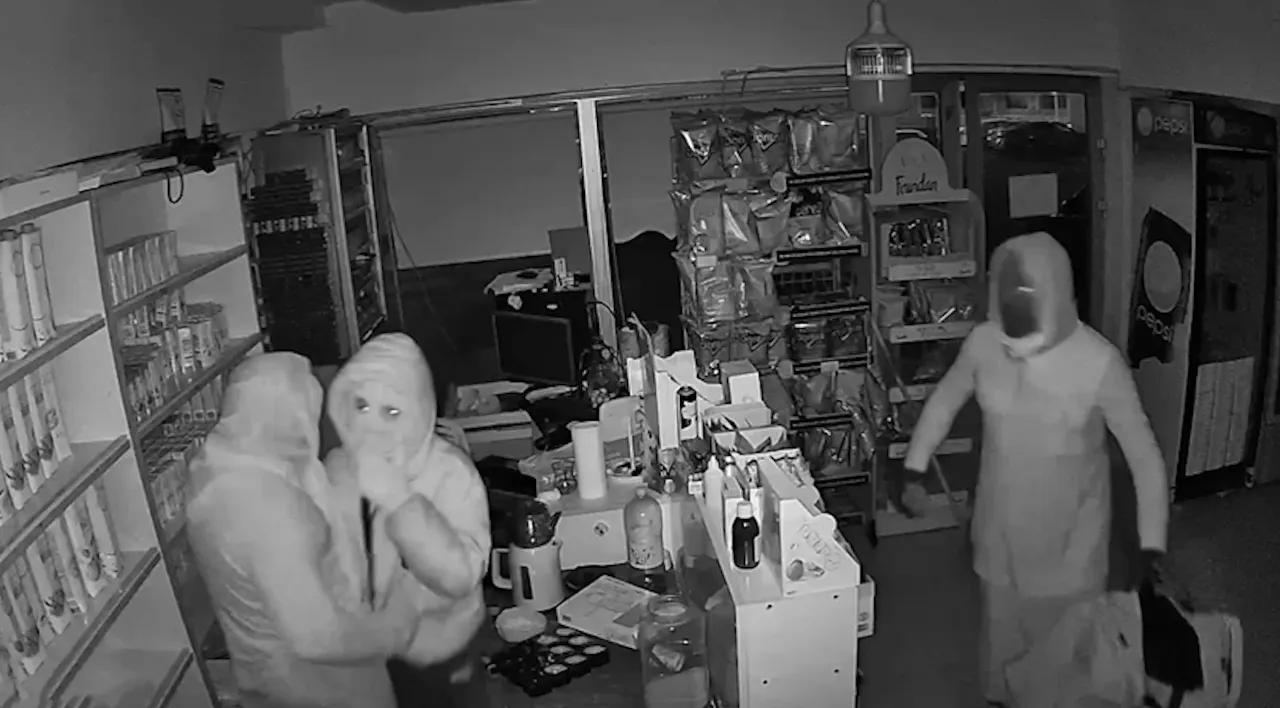 Kadın kılığına girseler de polisten kaçamadılar!