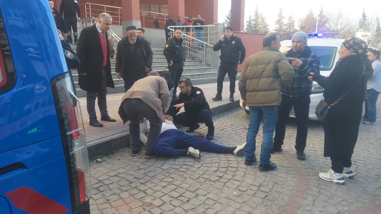 Mahkemede anlattı, adliye önünde öldürdü! İki arkadaşın kanlı hesaplaşmasında 'istismar' iddiası