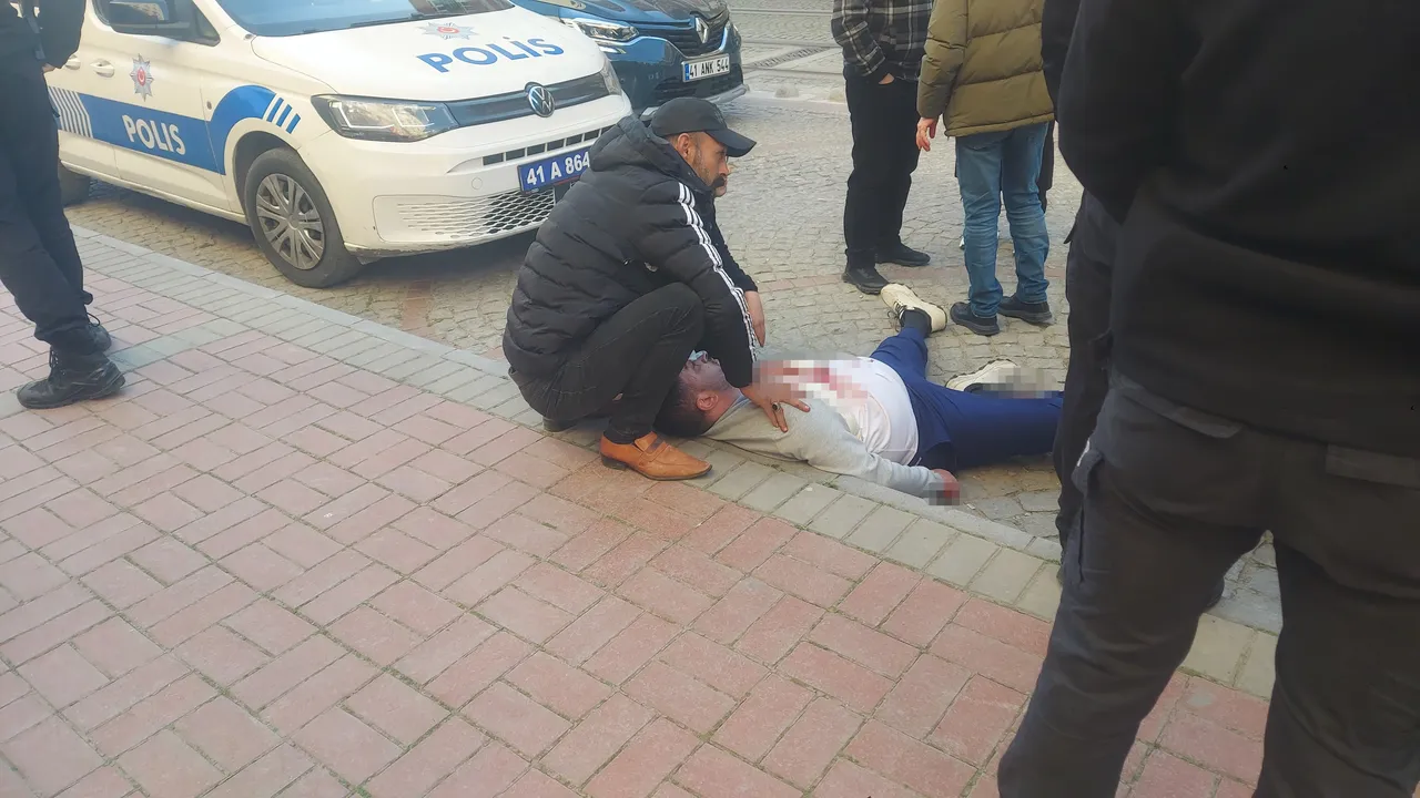 Mahkemede anlattı, adliye önünde öldürdü! İki arkadaşın kanlı hesaplaşmasında 'istismar' iddiası